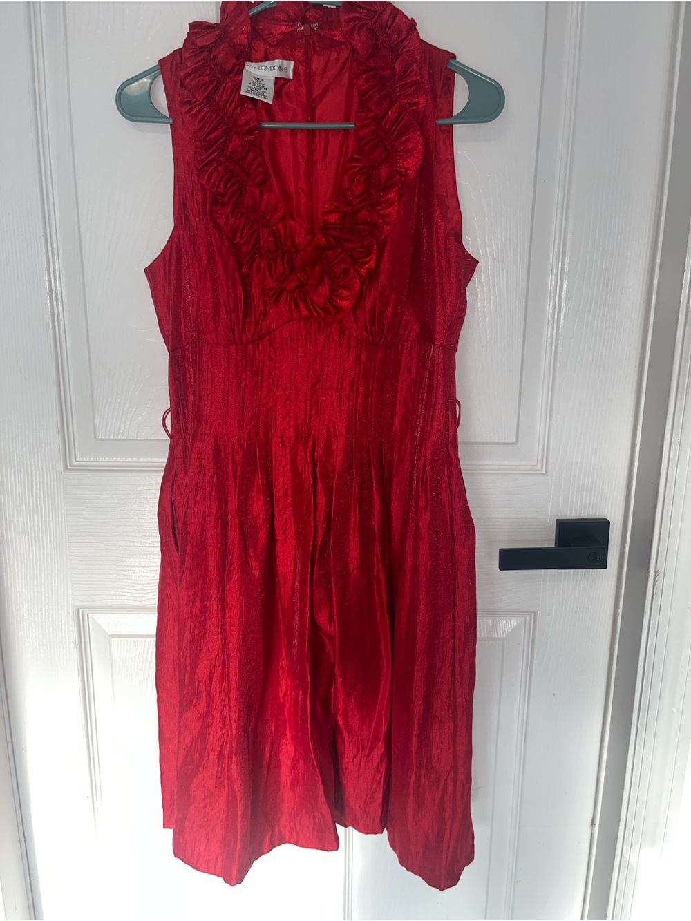 Maggy London Sleeveless metallic Red Dress V Neck Empire Waist Ruffled size 8